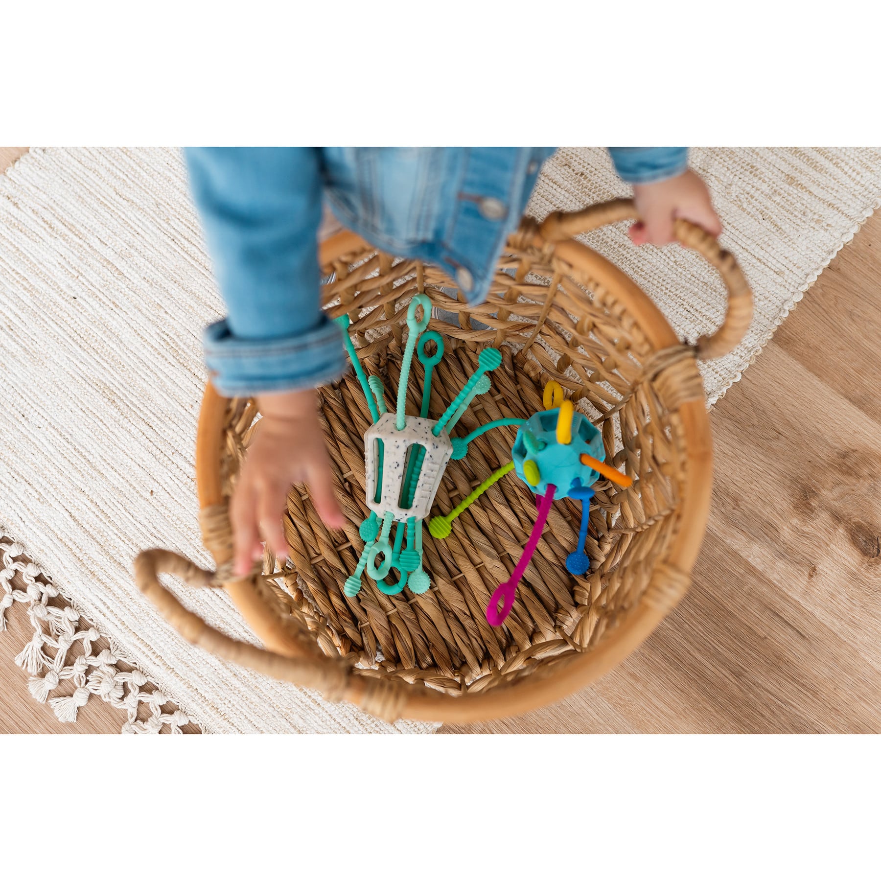 Mobi Games Zippee Sensory Exploration Activity Toy