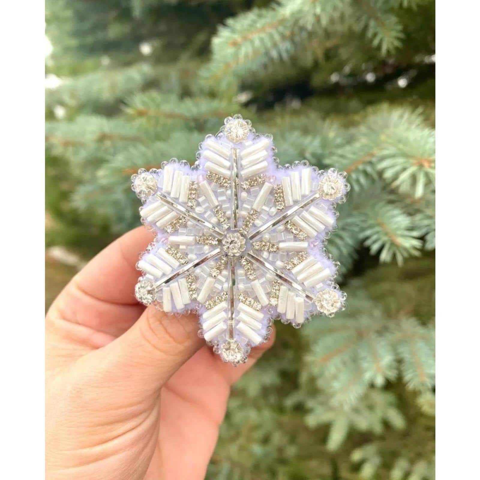 Charivna Mit Snowflake  Brooch Crystal Art Beadwork Kit