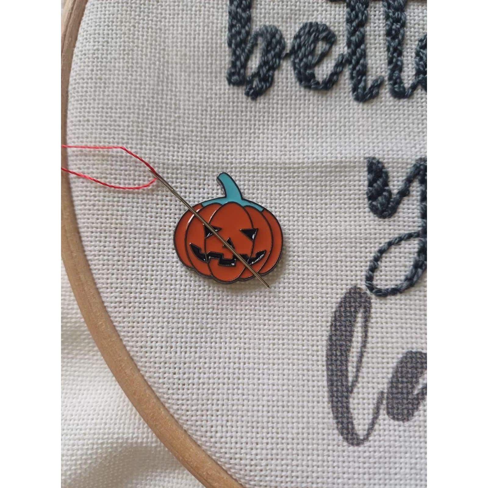 Wizardi 4/5" Pumpkin Magnetic Needle Minder