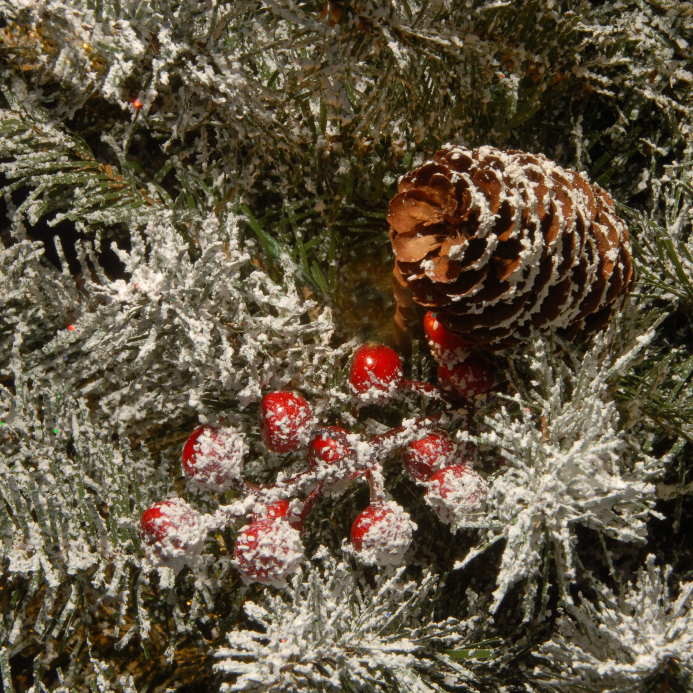 10" Dunhill Fir Sleigh With Snow, Berries & Cones