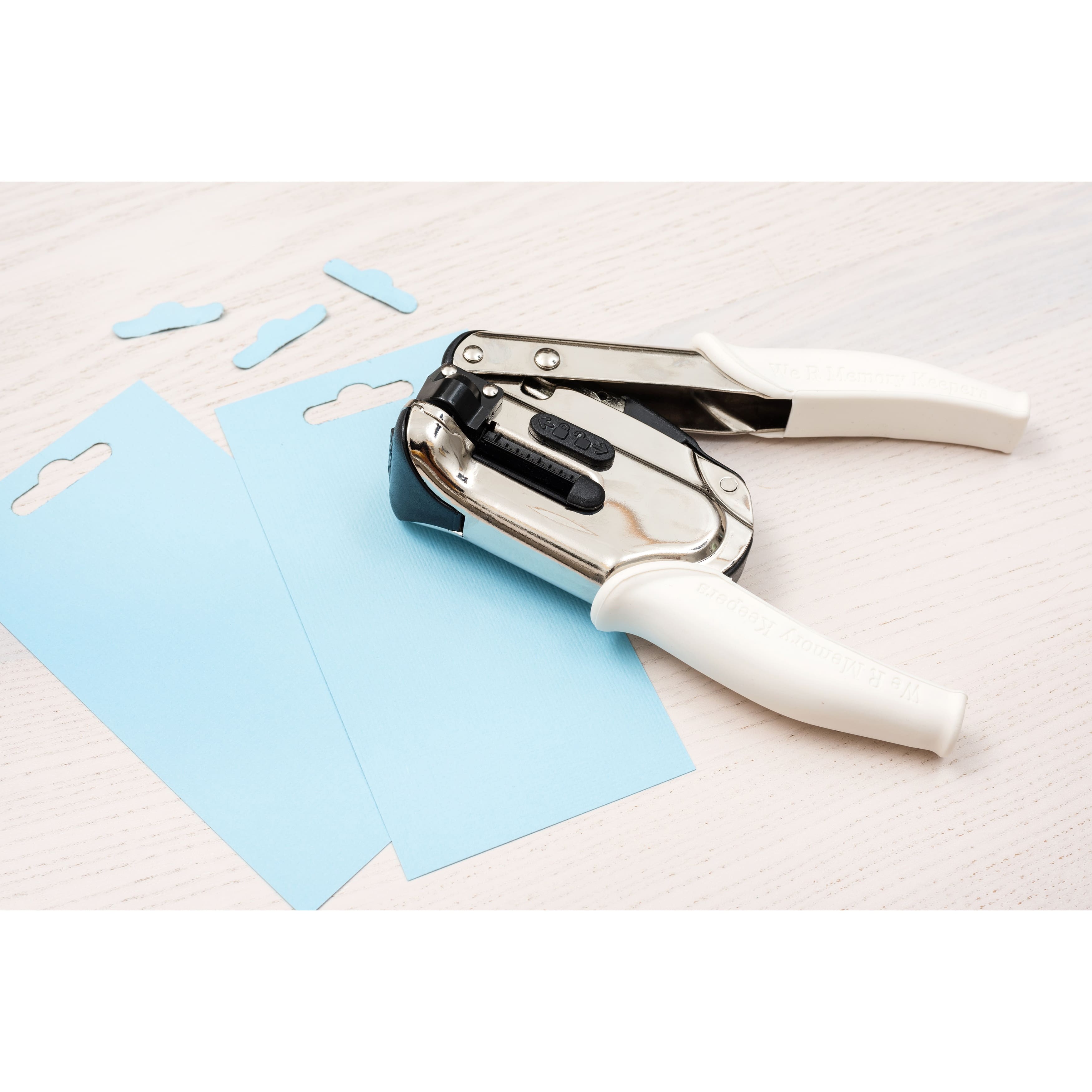 We R Memory Keepers® Crop-A-Dile® Euro Hook Power Punch