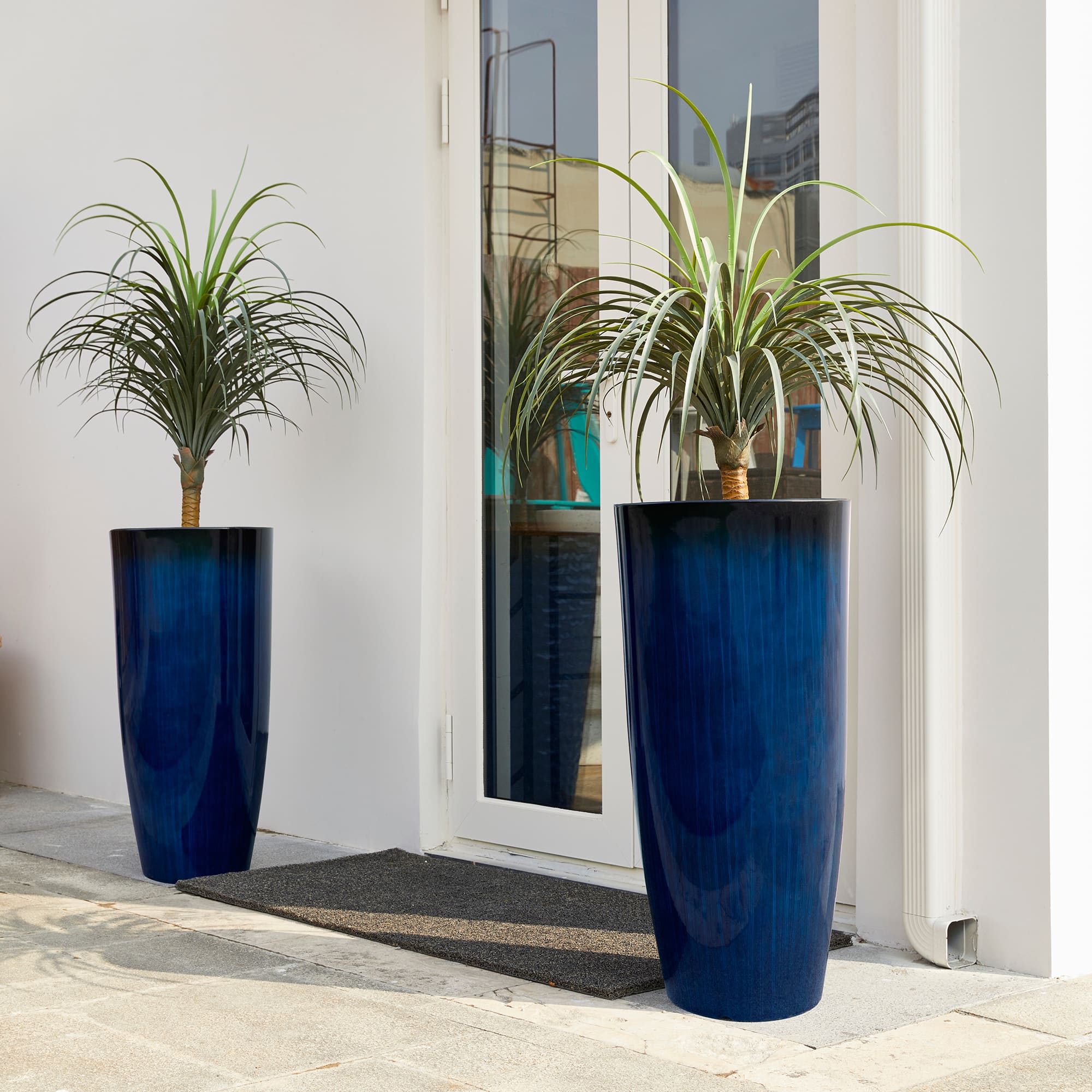 Glitzhome® Oversized Gradient Faux Ceramic Tall Plastic Planters