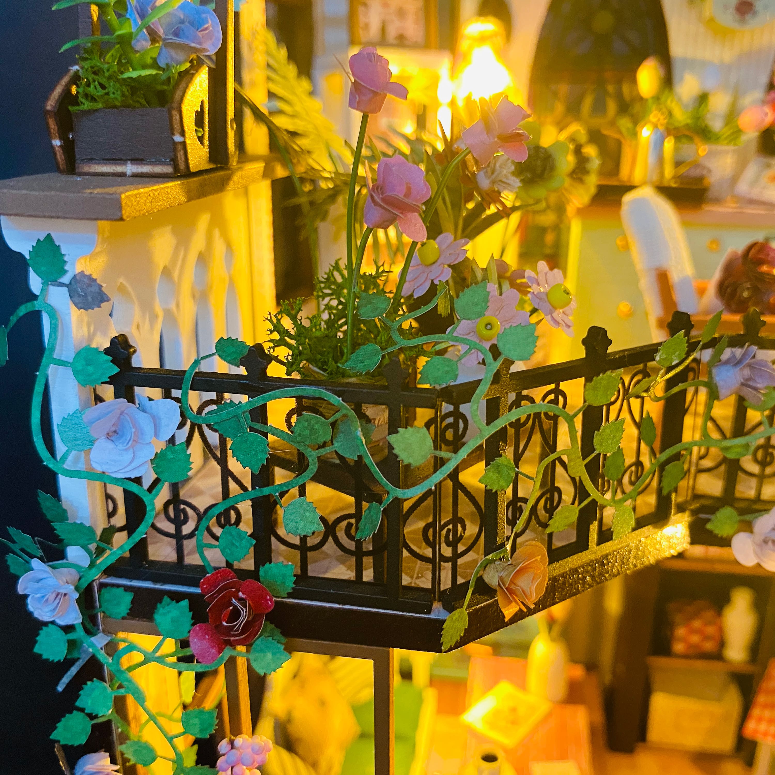 Sparkly Selections Daisy Flower House DIY Miniature Kit