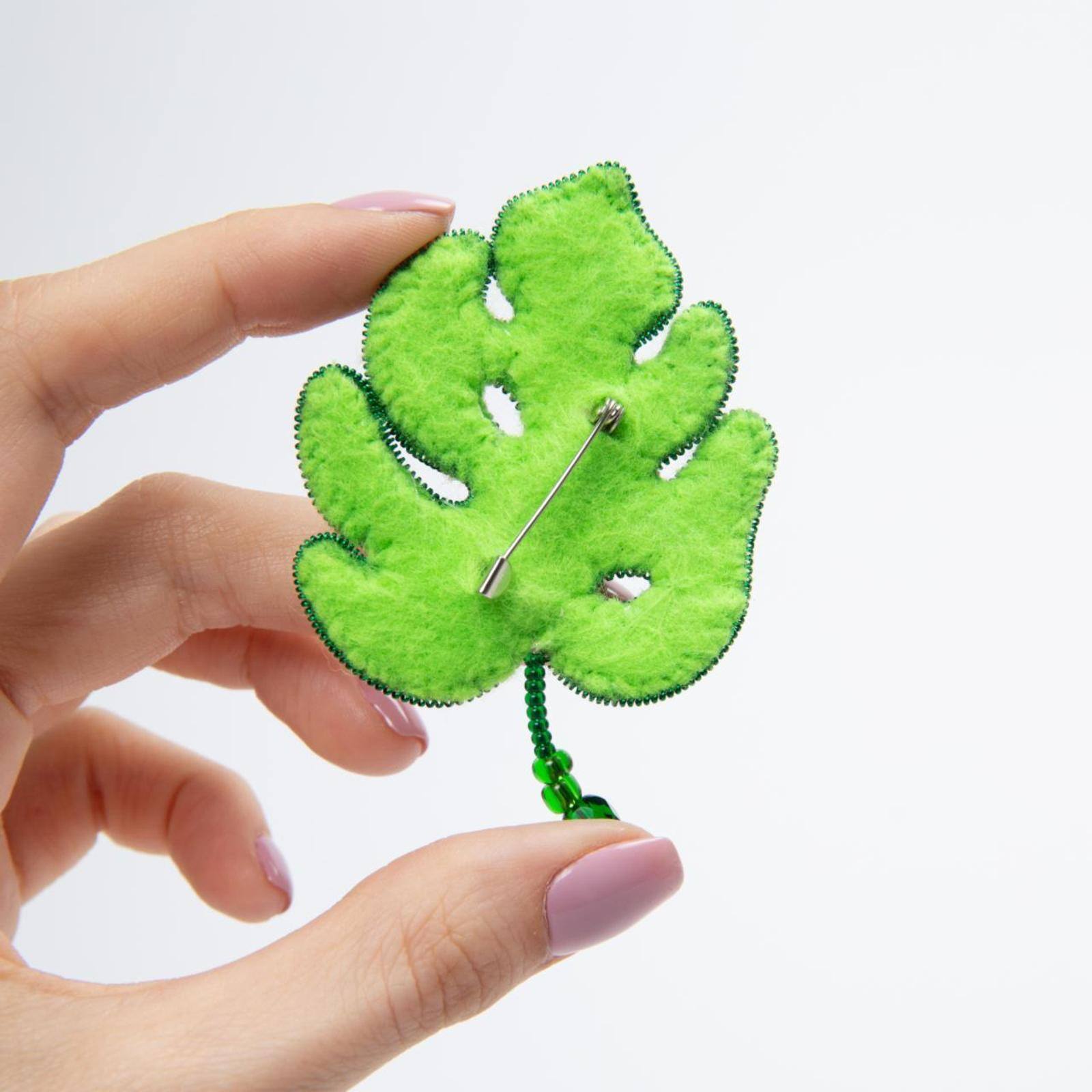 Charivna Mit Crystal Art Beadwork Monstera Brooch Kit