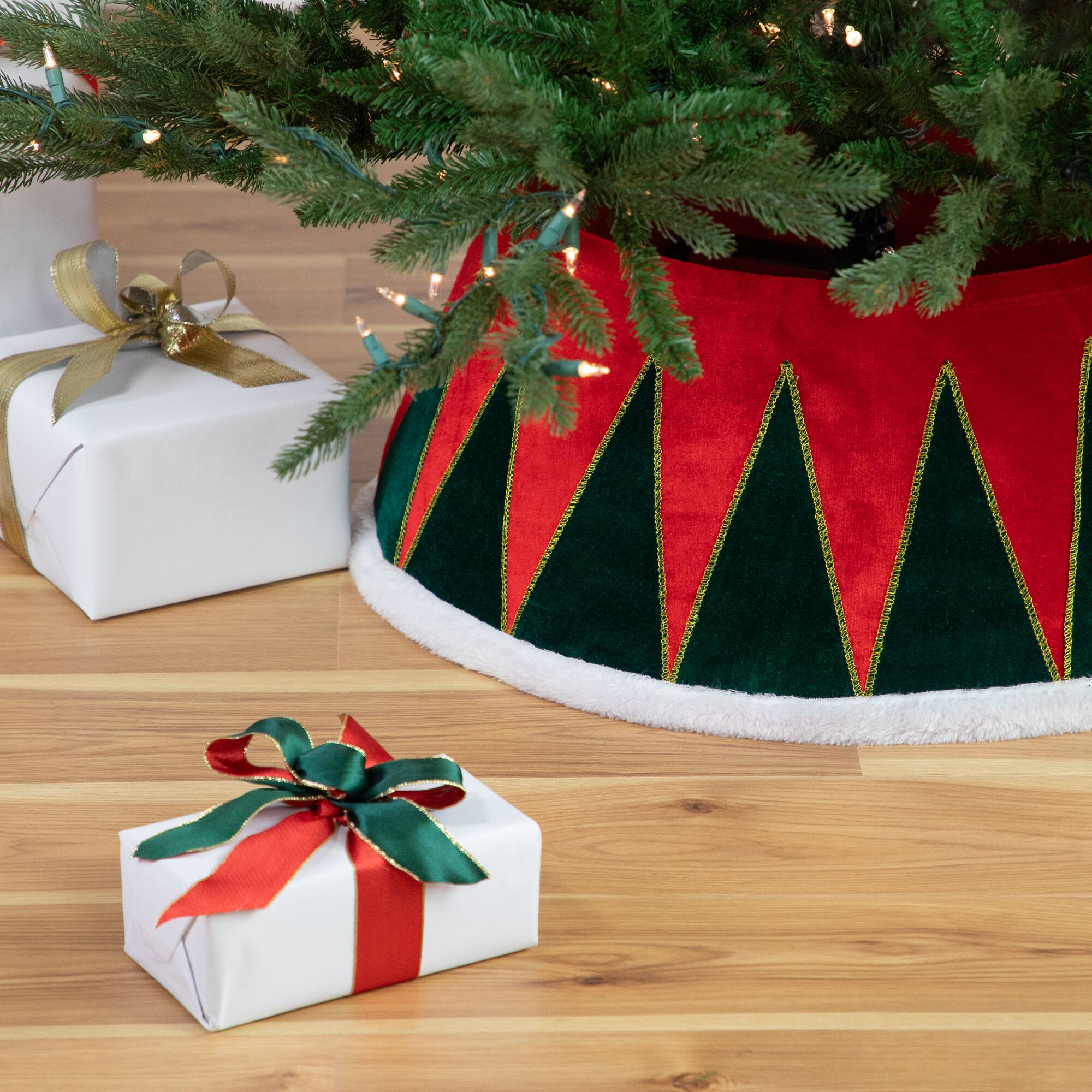 25" Red and Green Drum with White Trim Christmas Tree Collar