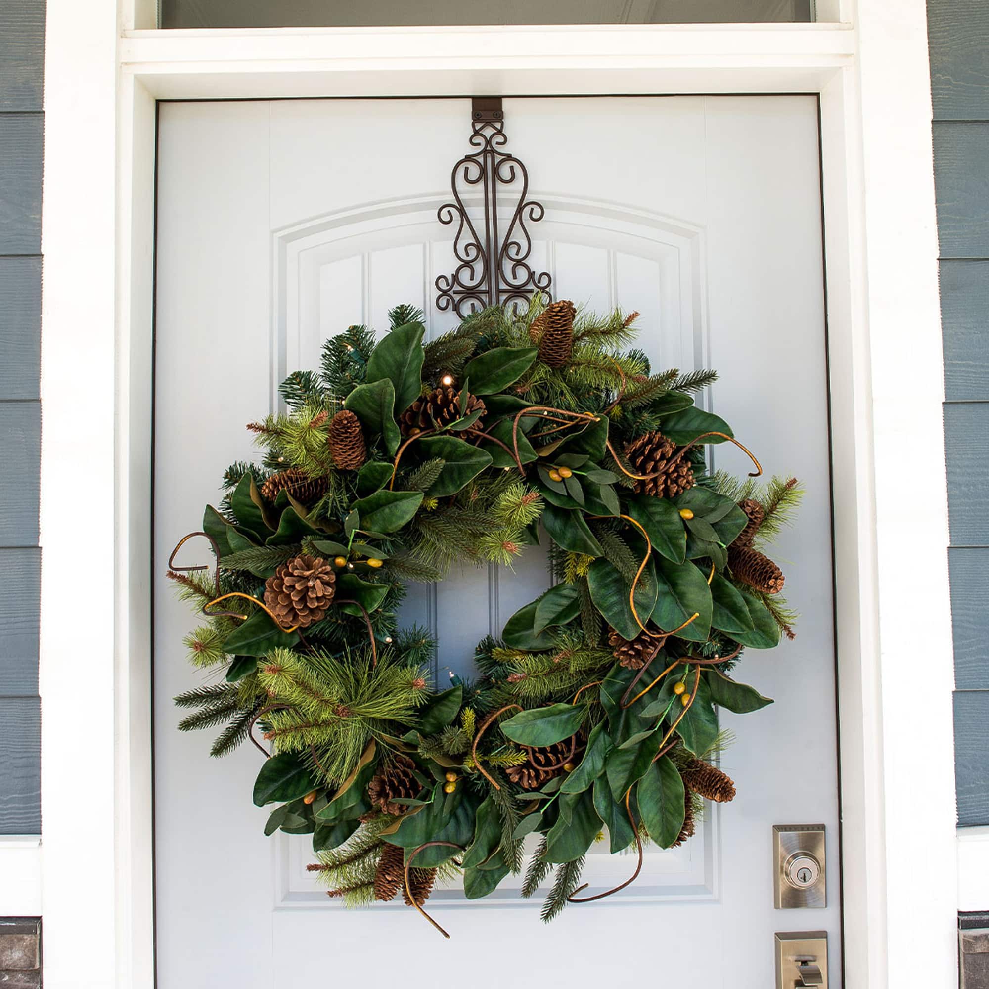 Village Lighting Adjustable Colonial Wreath Hanger