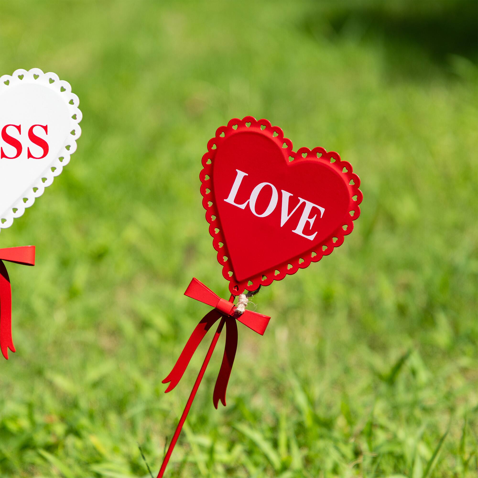 Glitzhome® 16" Valentine's Metal Heart Yard Stake Set