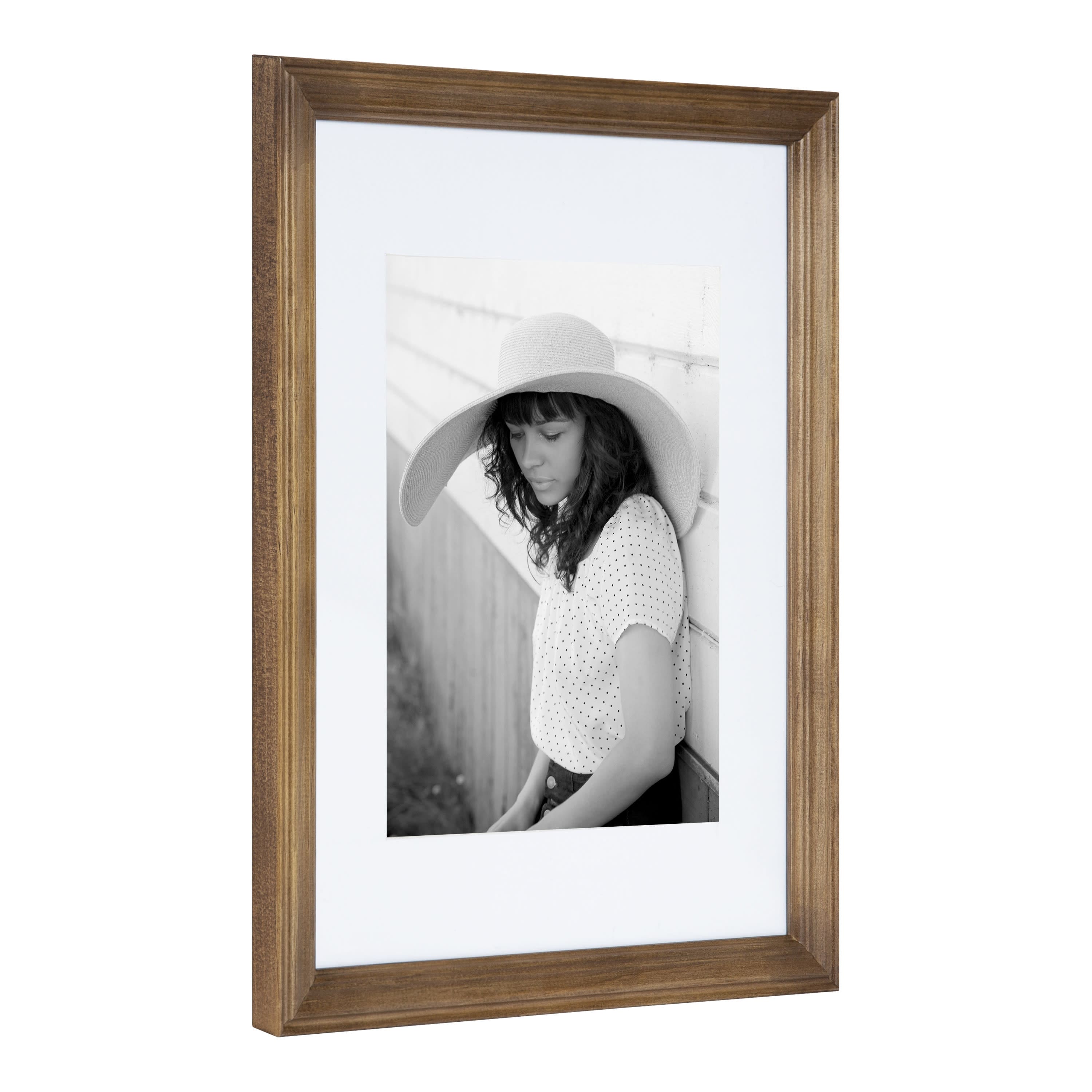 Kate and Laurel Bordeaux Gallery Wall Frame & Shelf Set
