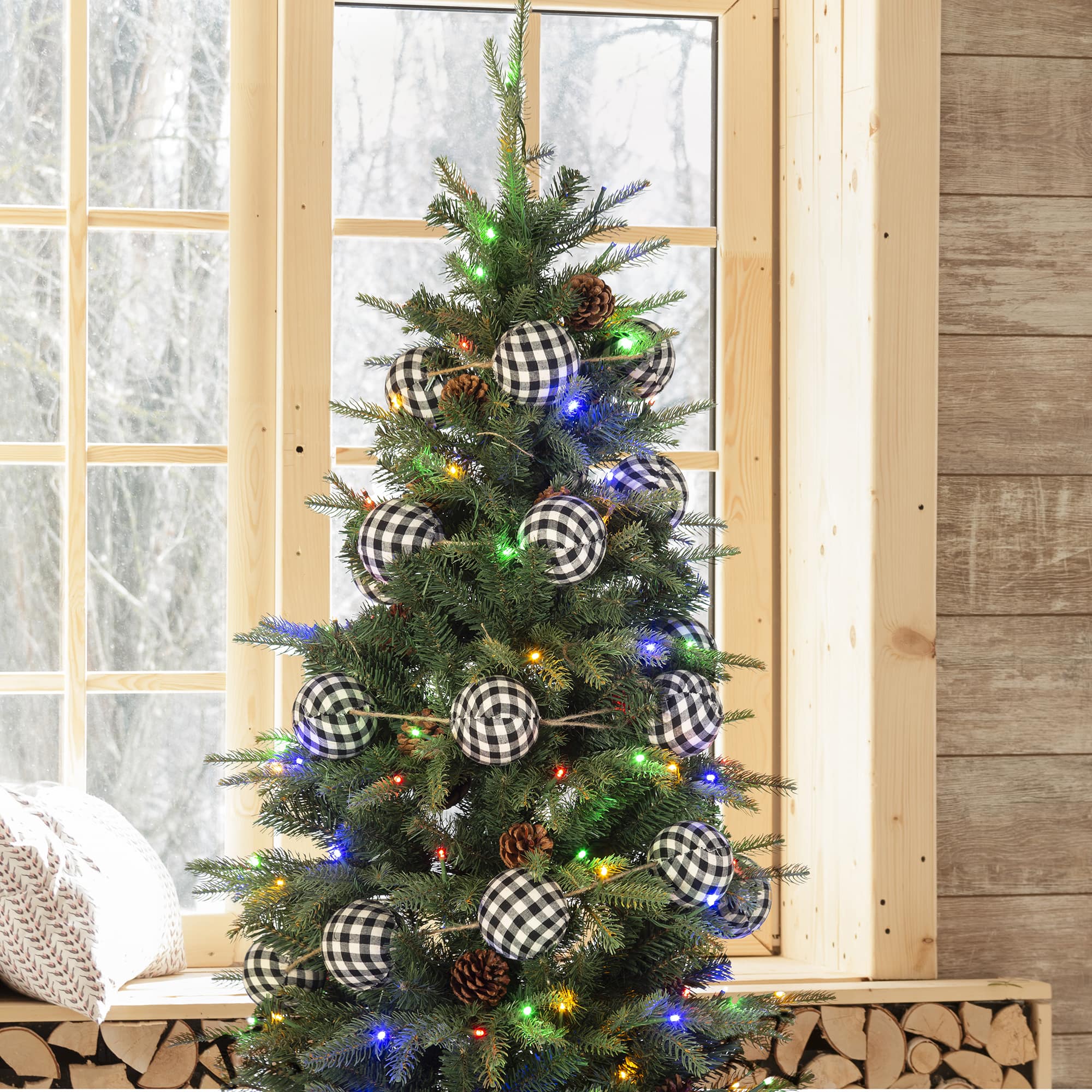 Glitzhome® 6ft. Black & White Plaid Fabric Garland Set