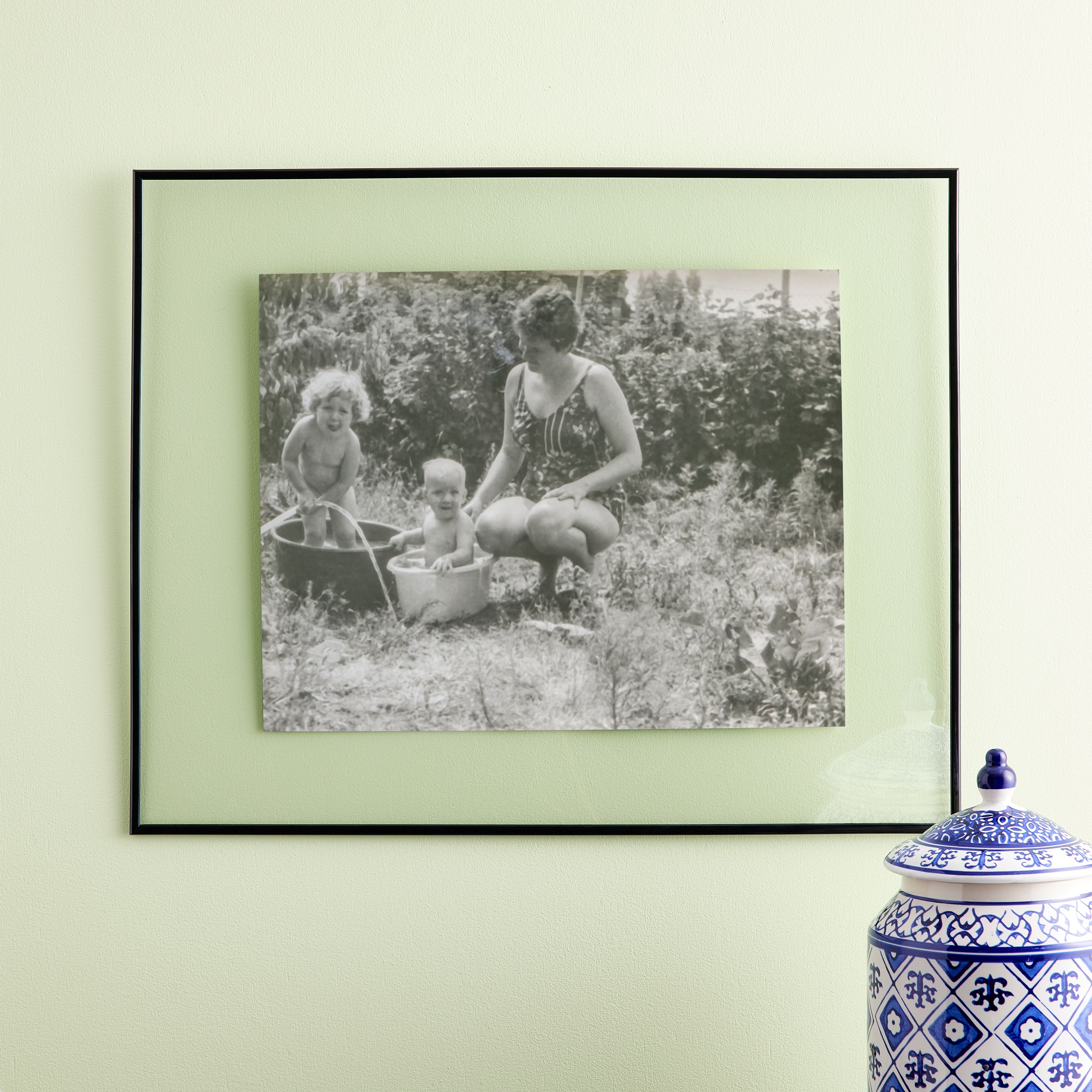 Basics Black Thin Float Frame by Studio Décor®