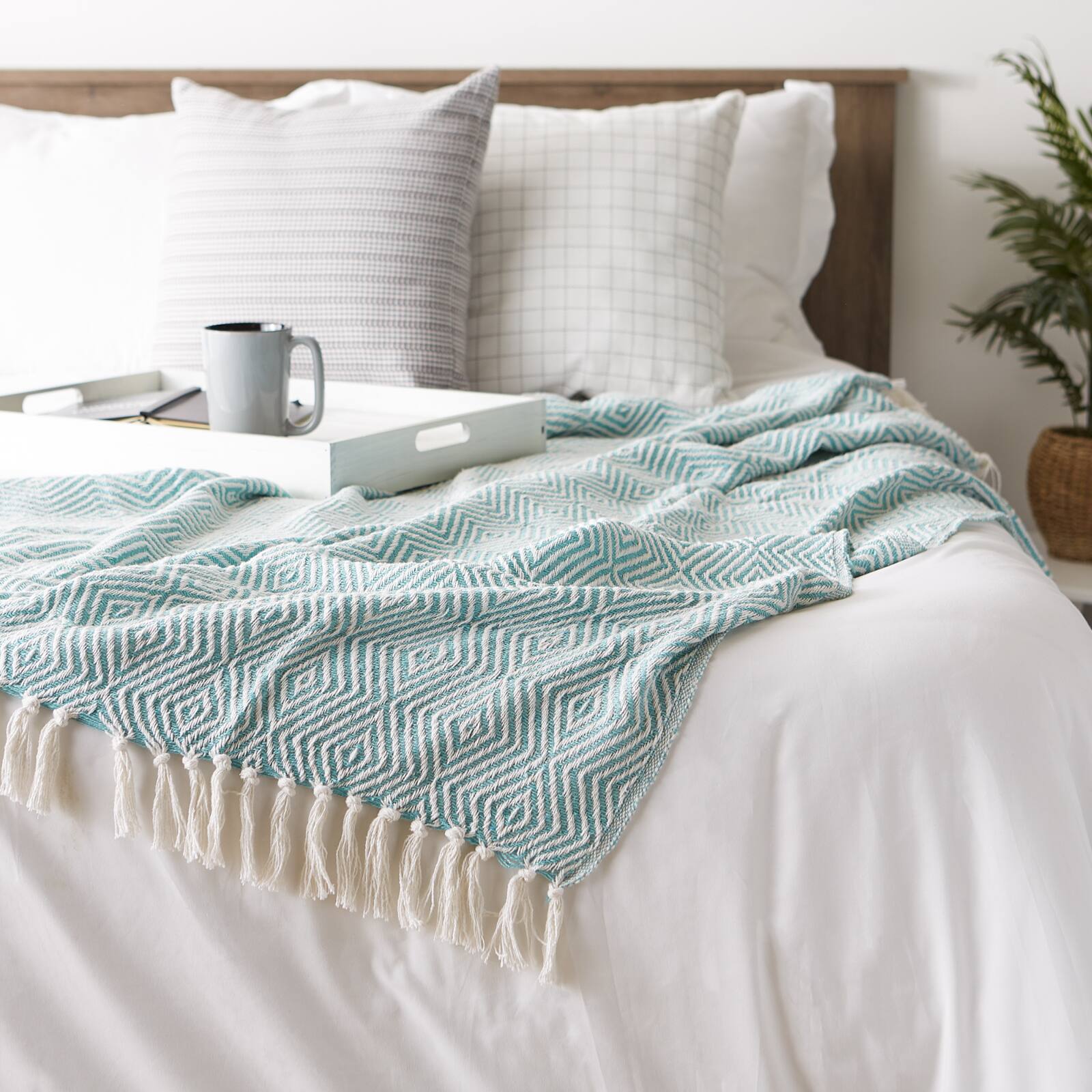 DII® X-Diamond Geometric Throw