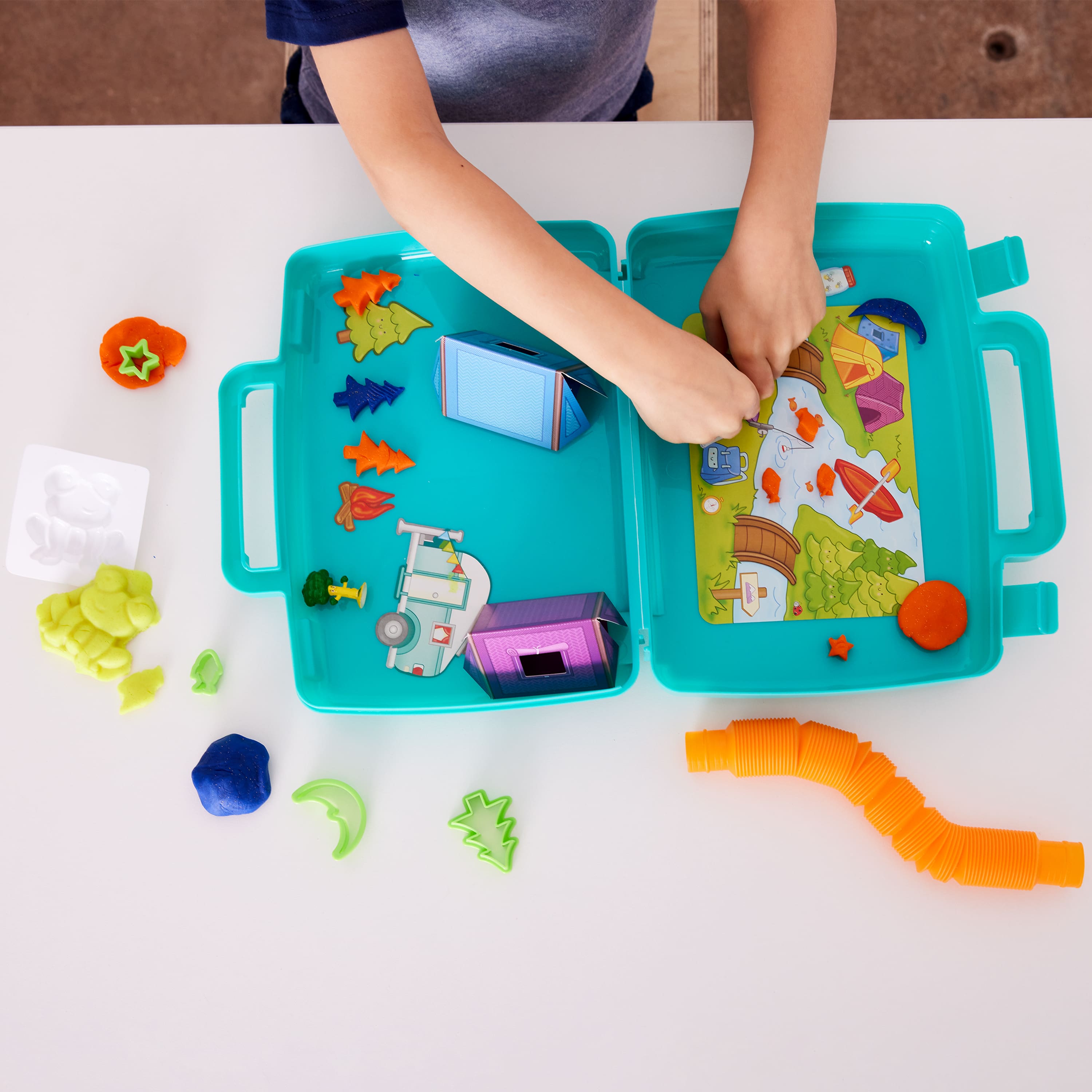 Trousse de jeu sensoriel de voyage sur le thème du camping de Creativity for Kids