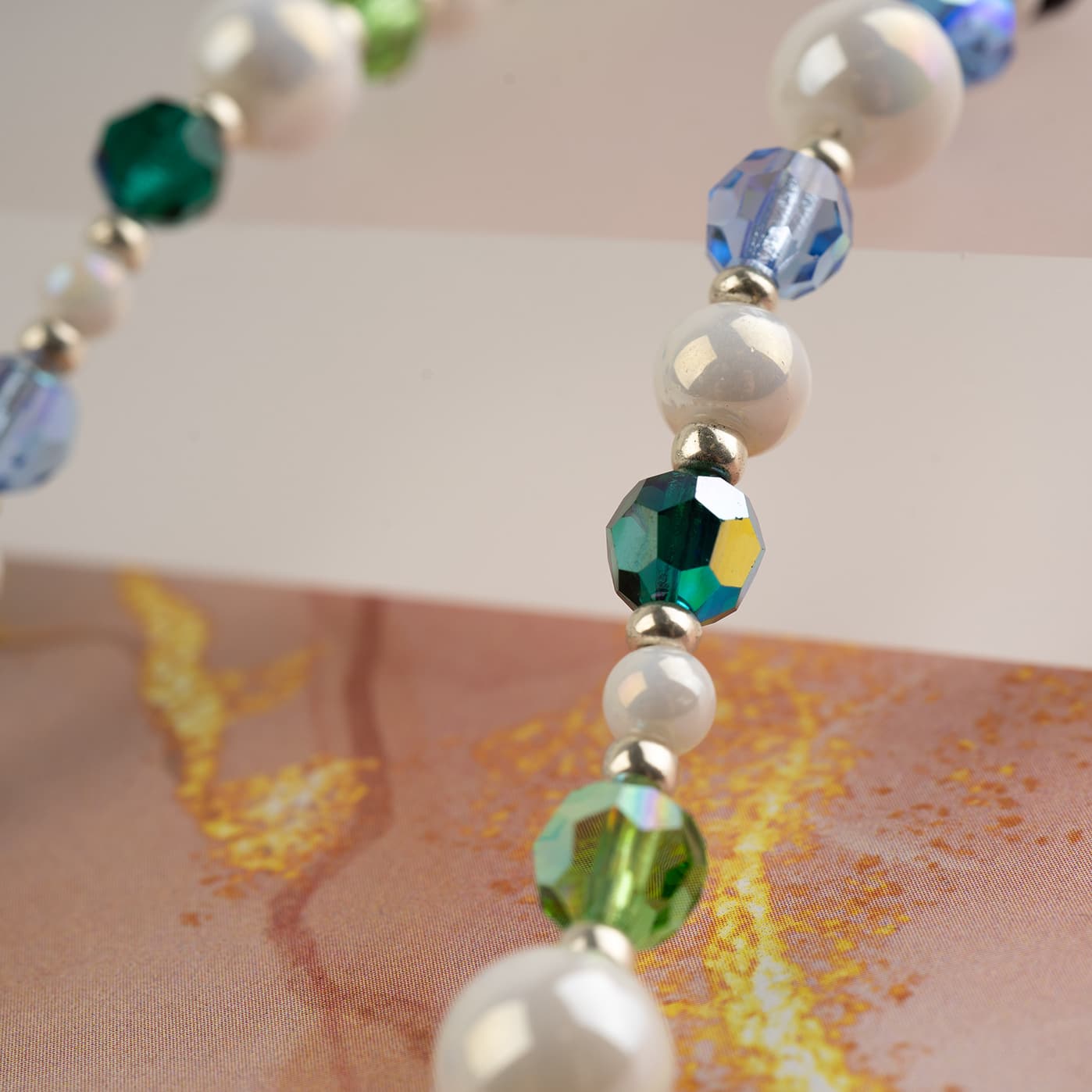 Collier de cristal paré de perles