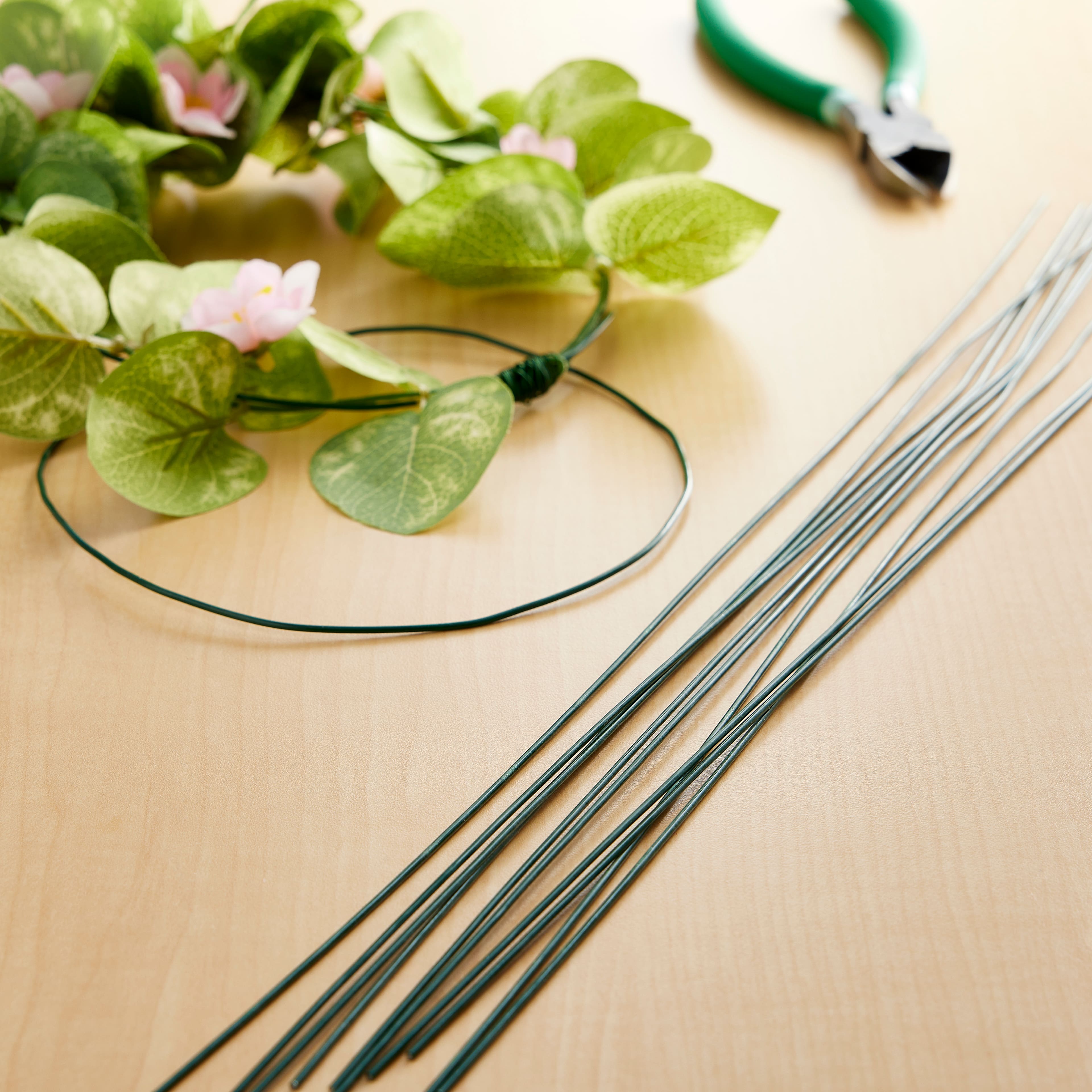 12 Pack: 16 Gauge Green Stem Wire by Ashland®