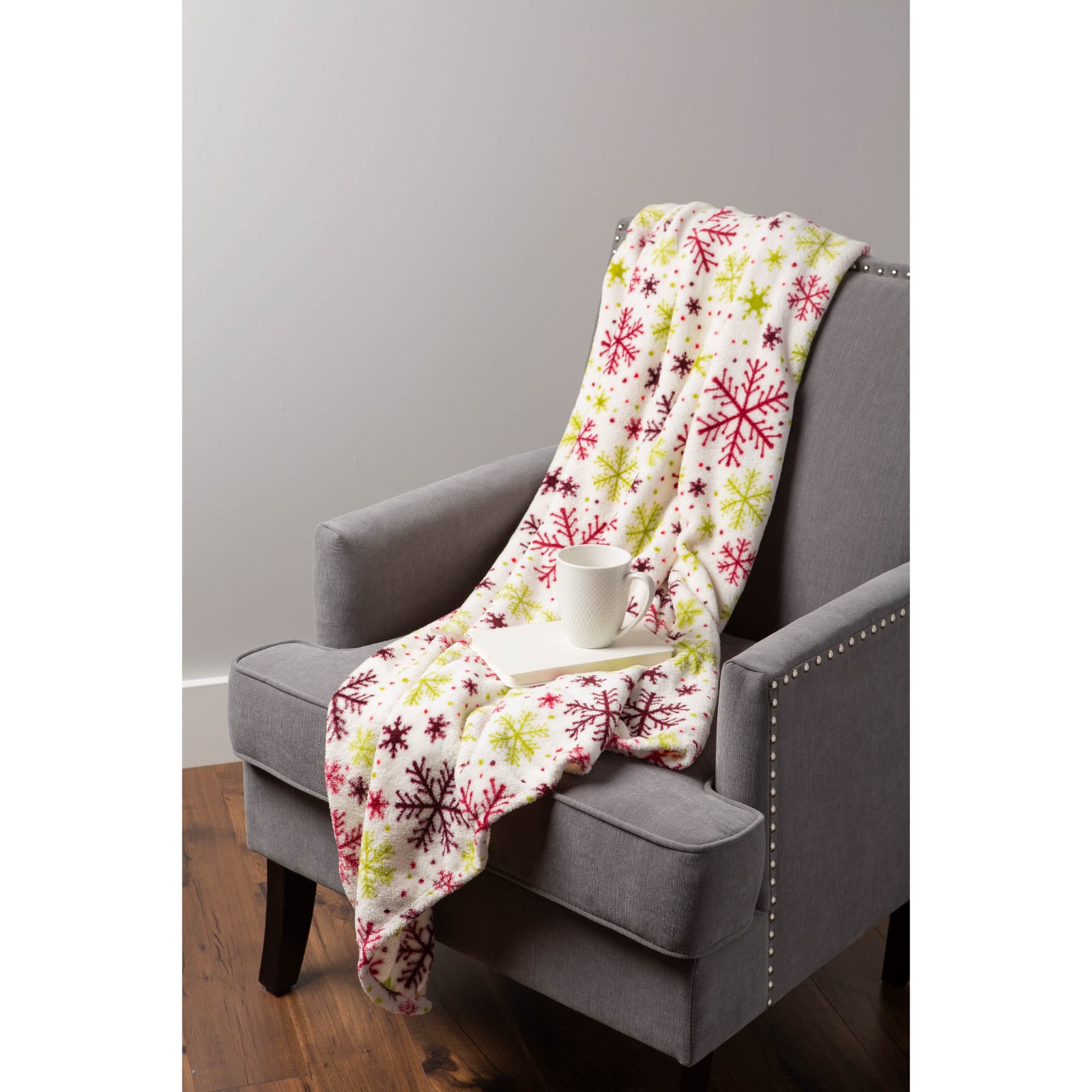 DII® Holiday 2-Pack Snowflake Plush Fleece Blanket
