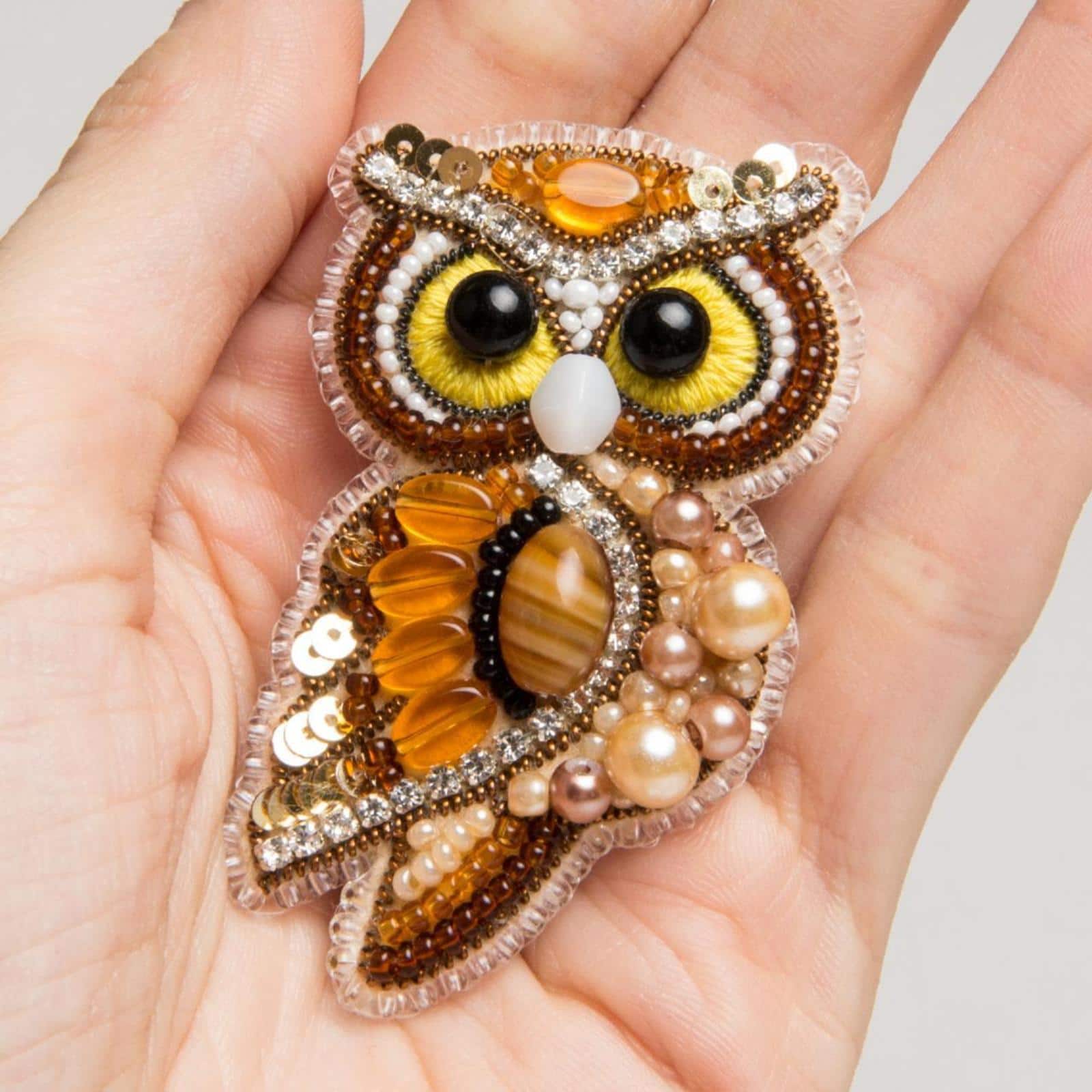 Charivna Mit Owl Brooch Crystal Art Beadwork kit