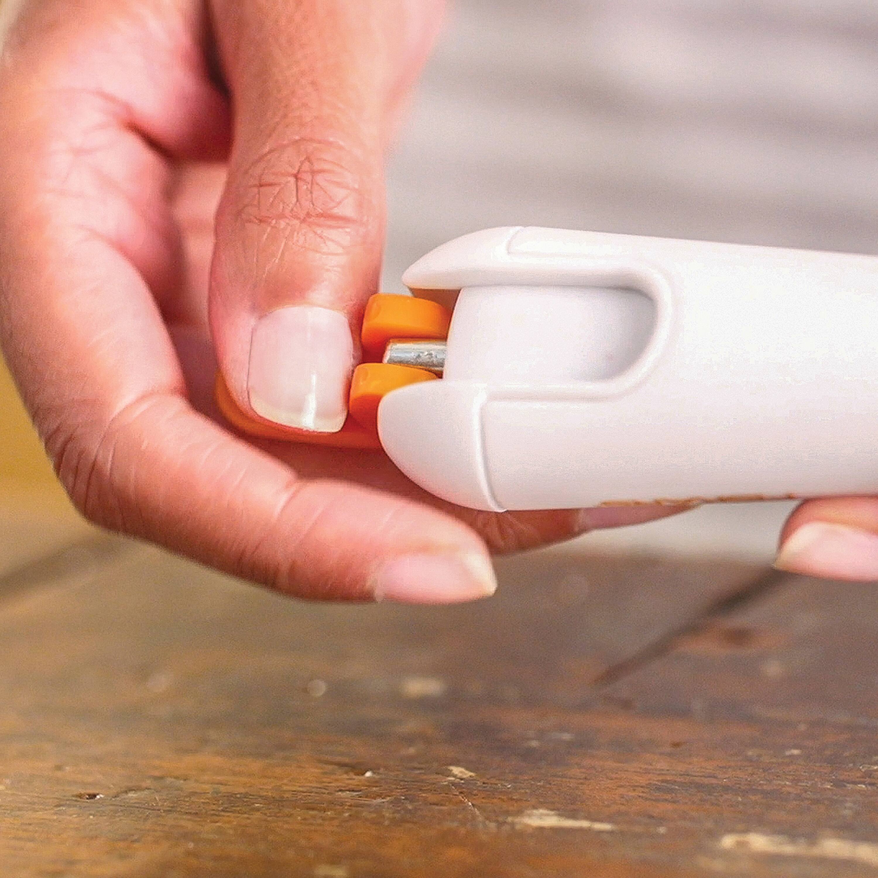 Fiskars® Heavy-Duty Easy Change Detail Knife