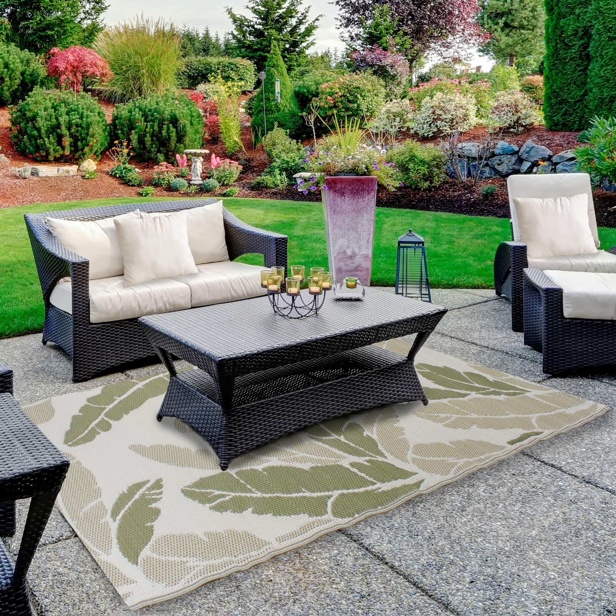 Green & White Palm Leaf Rectangular Outdoor Area Rug, 4ft. x 6ft.