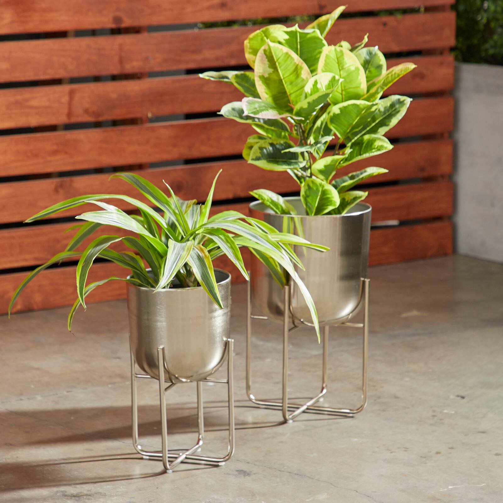 Metal Contemporary Stand Planter Set