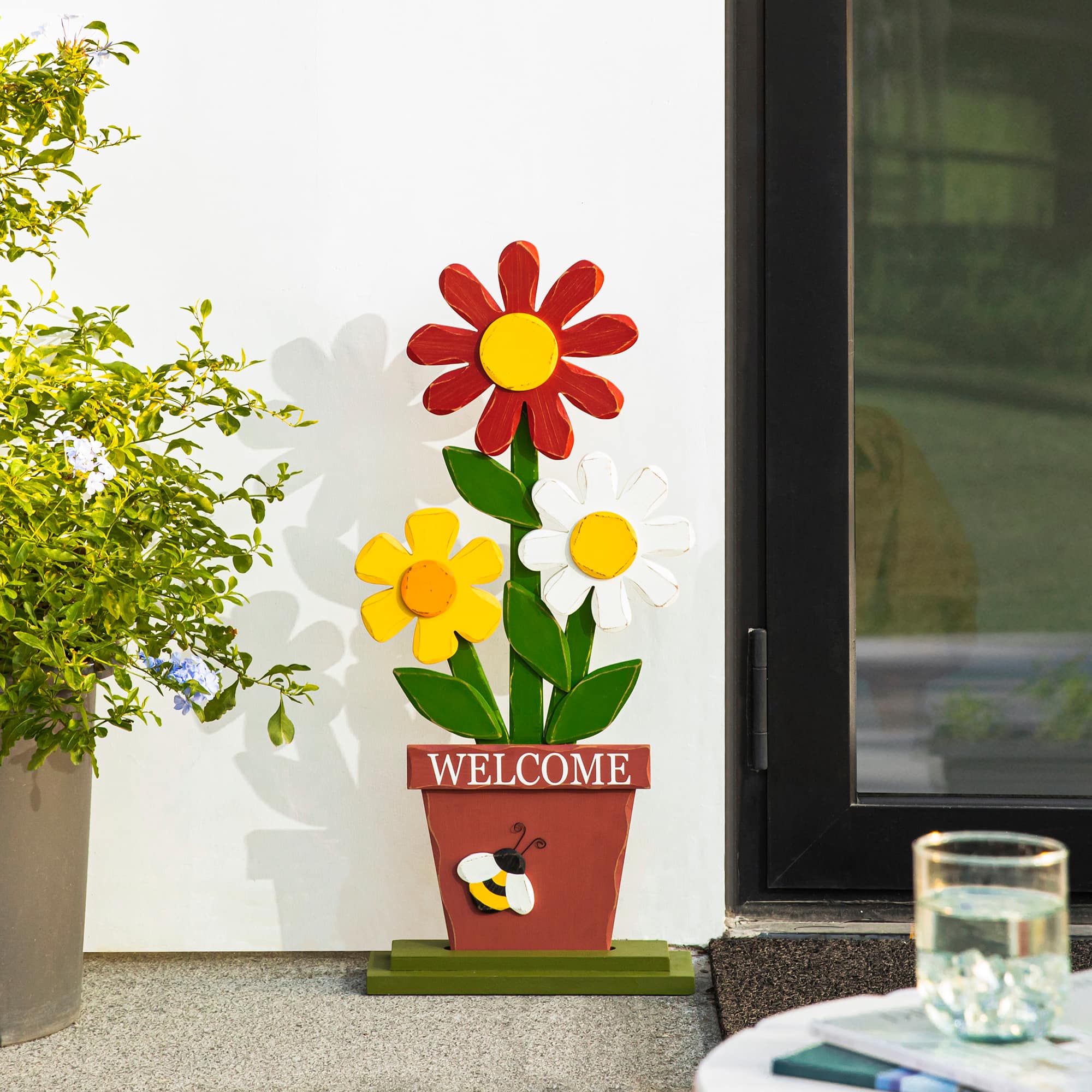 Glitzhome® 30" Wooden Trio Flowers Welcome Porch Décor