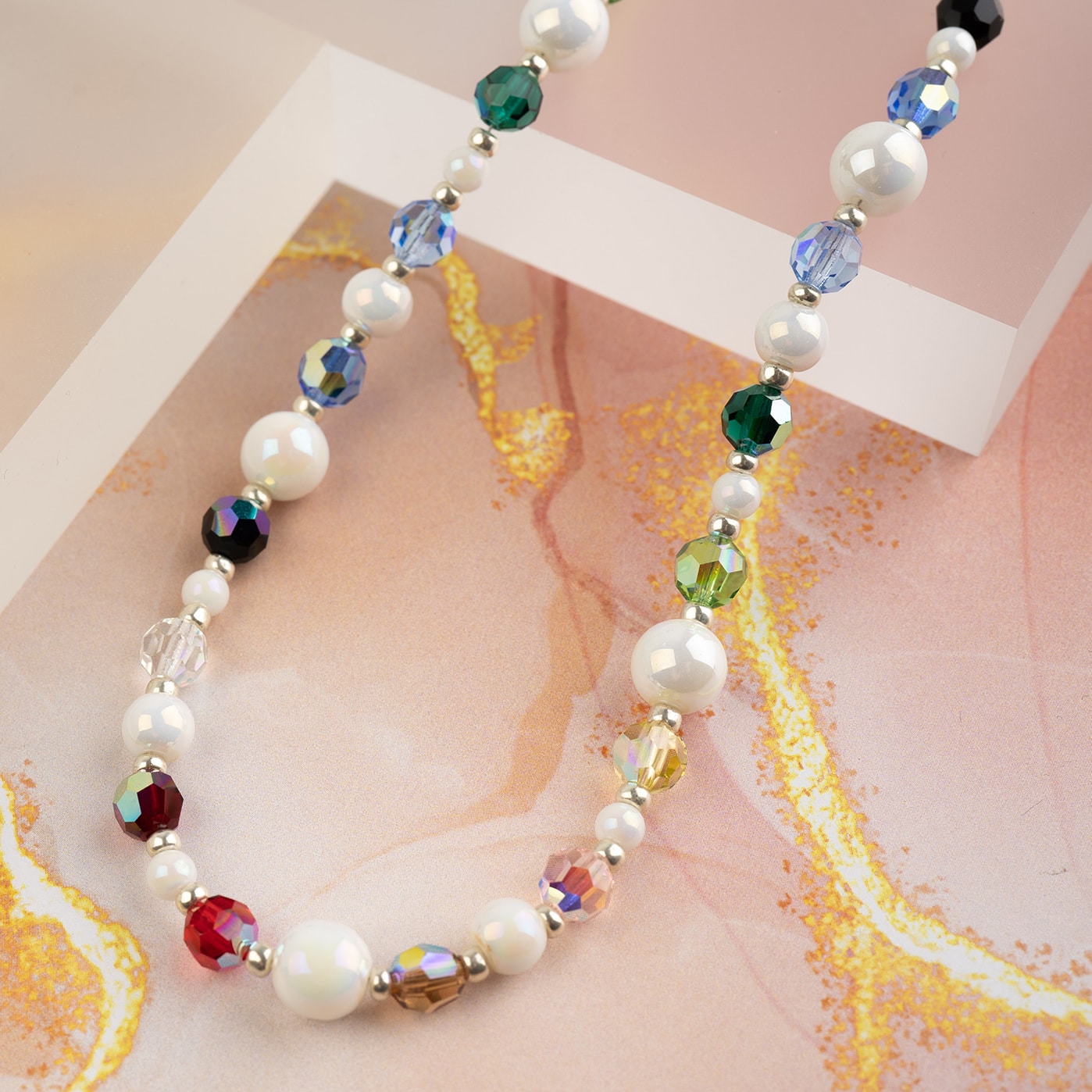 Collier de cristal paré de perles