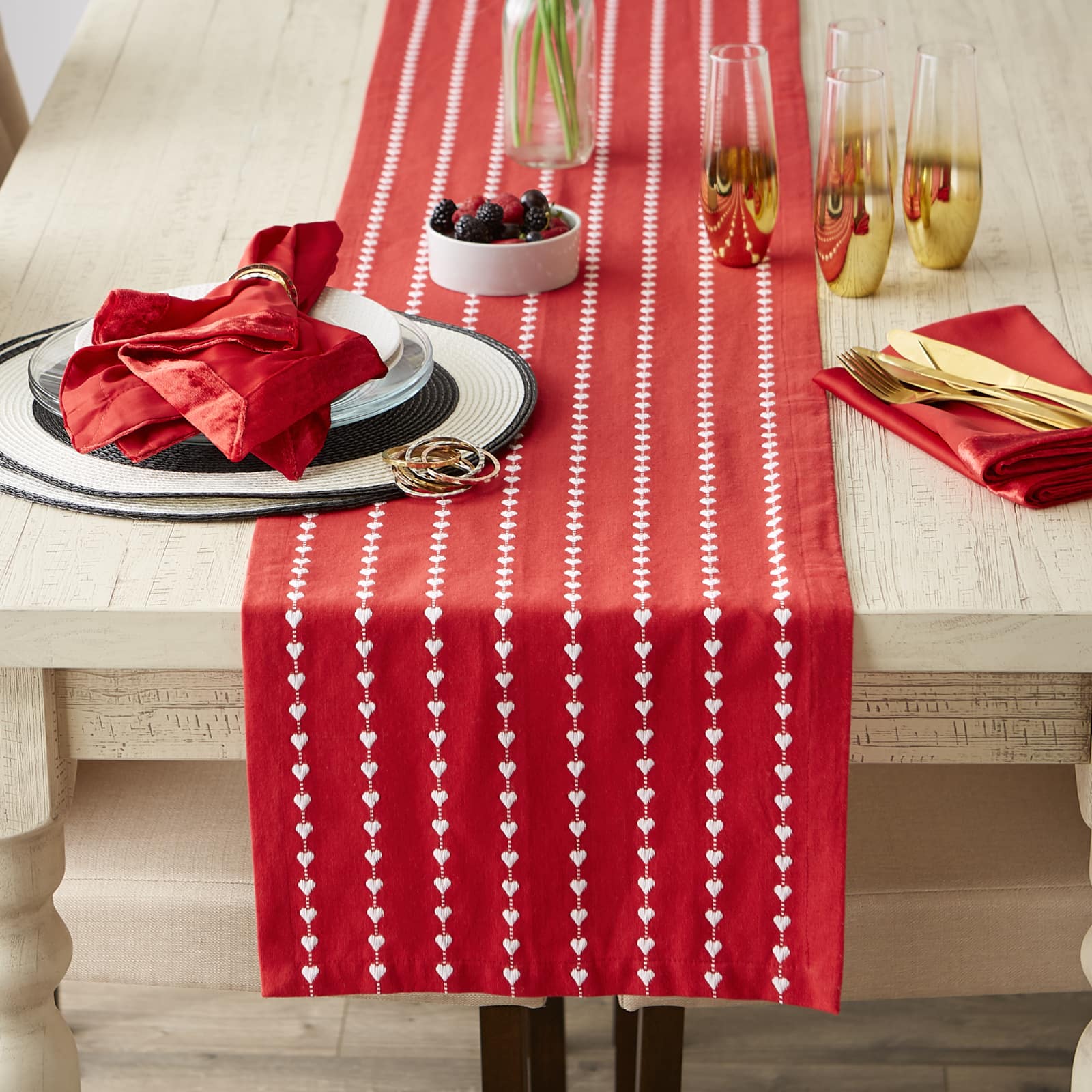 DII® 108" White Hearts Dobby Table Runner