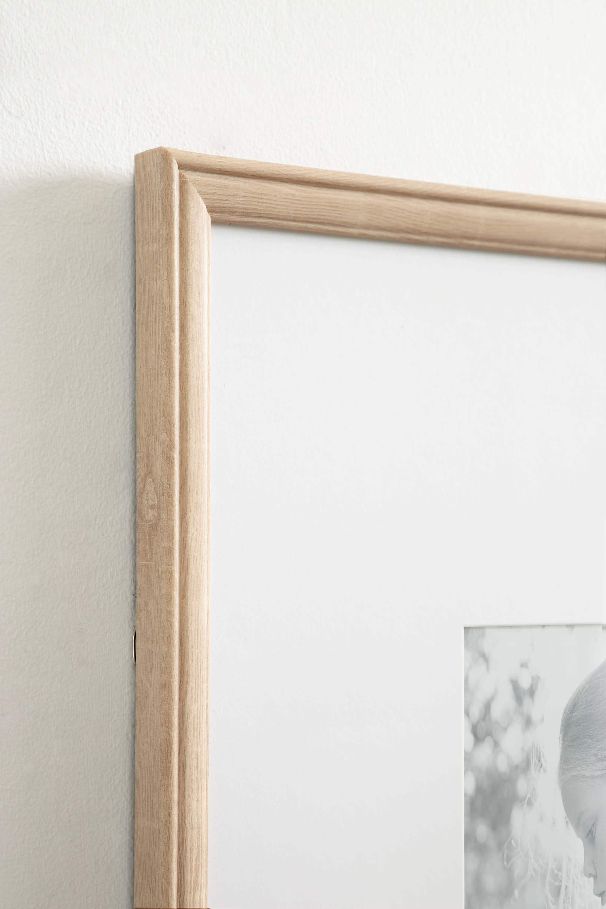 Kate and Laurel 16" x 20" Adlynn Photo Frame with 8" x 10" Mat