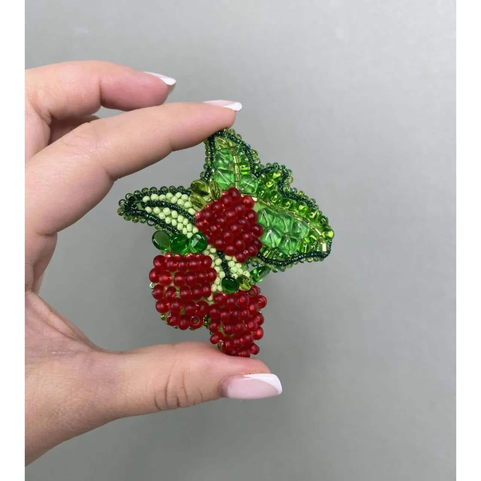 Charivna Mit Raspberries Brooch Crystal Art Beadwork Kit