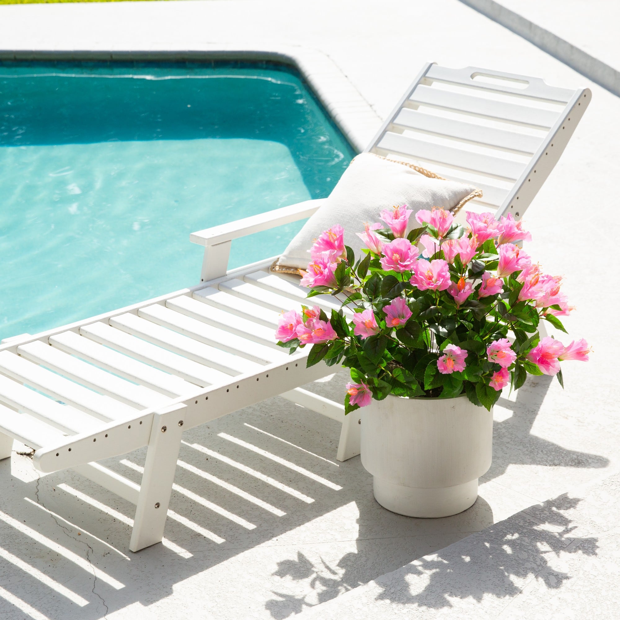 19" UV Resistant Artificial Hibiscus Bushes, 3ct.