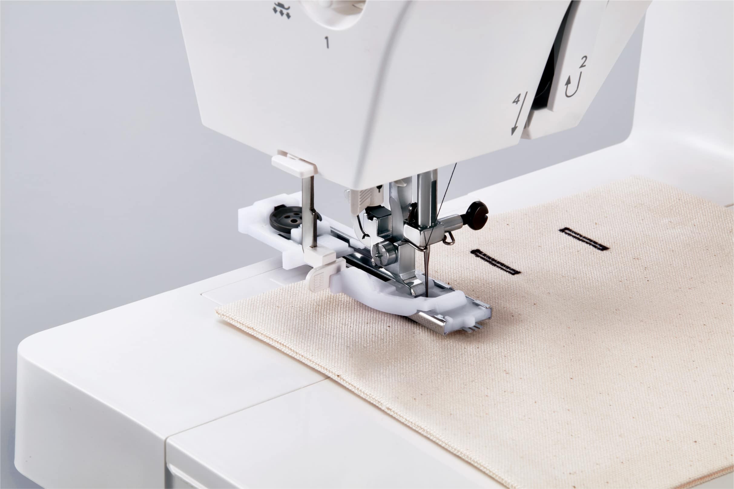 Janome 1522-BL 22-Stitch Mechanical Sewing Machine with Wide Sewing Bed